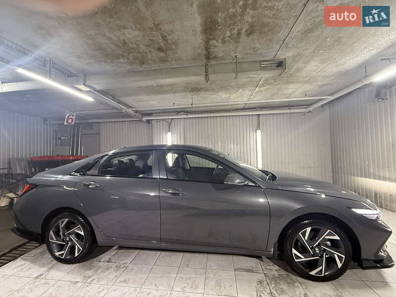 Hyundai Elantra 2025