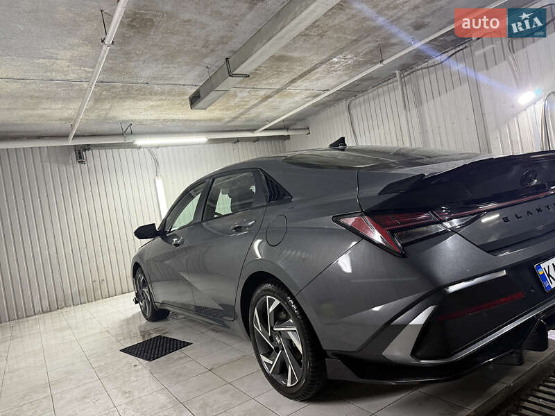 Hyundai Elantra 2025