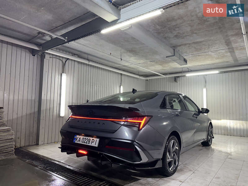 Hyundai Elantra 2025