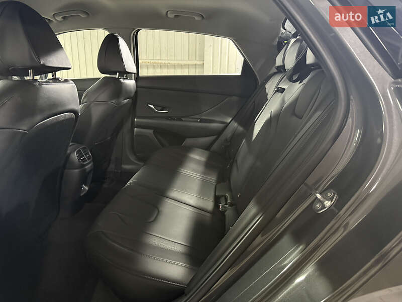 Hyundai Elantra 2025