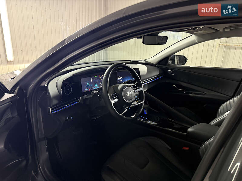 Hyundai Elantra 2025