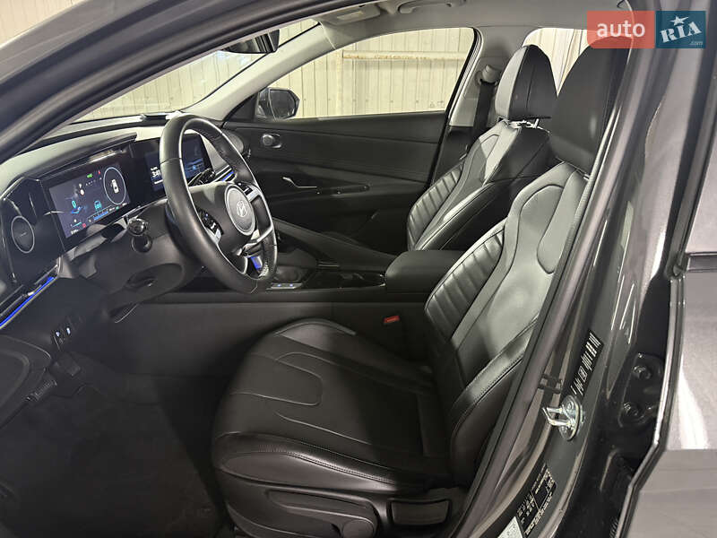 Hyundai Elantra 2025