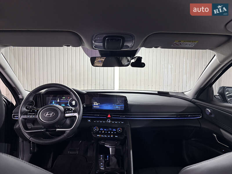 Hyundai Elantra 2025