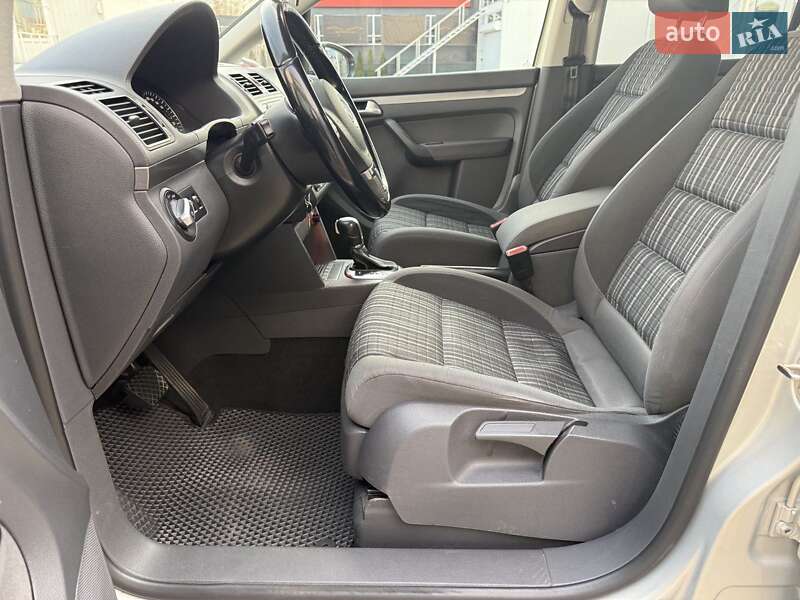 Volkswagen Touran 2011