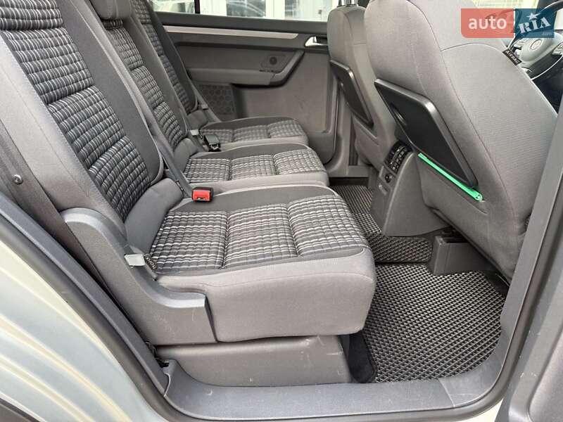 Volkswagen Touran 2011