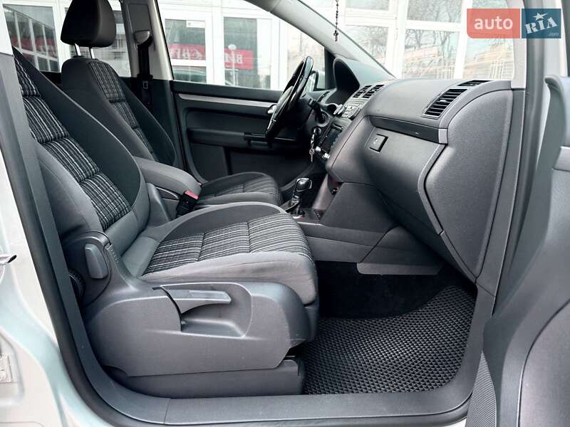 Volkswagen Touran 2011