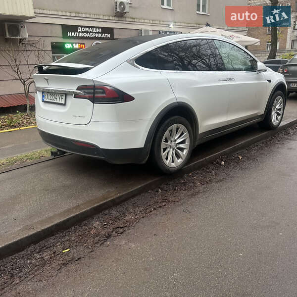 Tesla Model X 2019