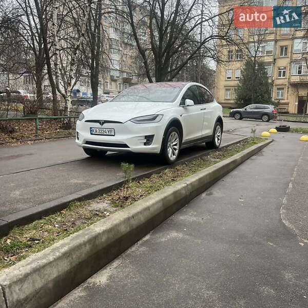 Tesla Model X 2019