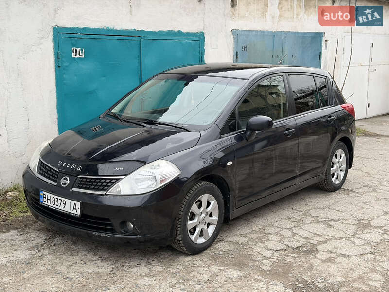 Nissan TIIDA 2008
