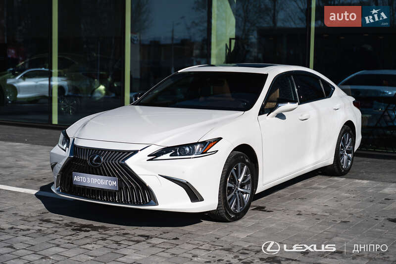 Lexus ES 2020