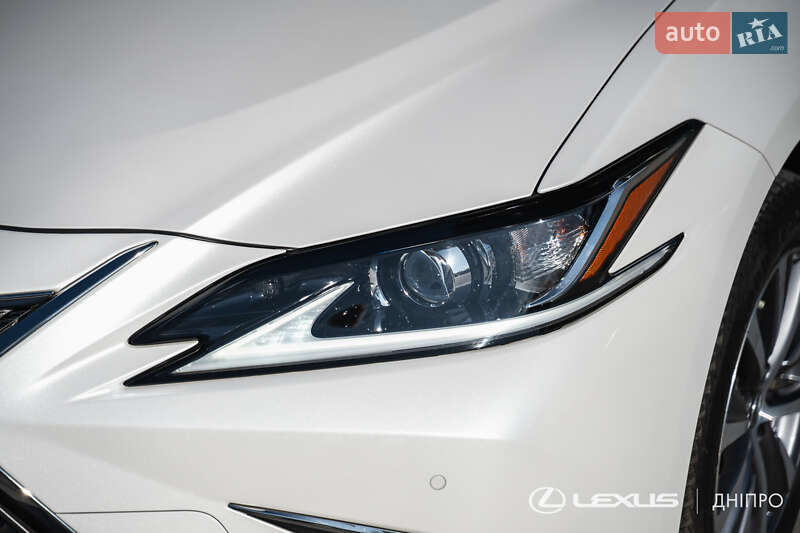 Lexus ES 2020