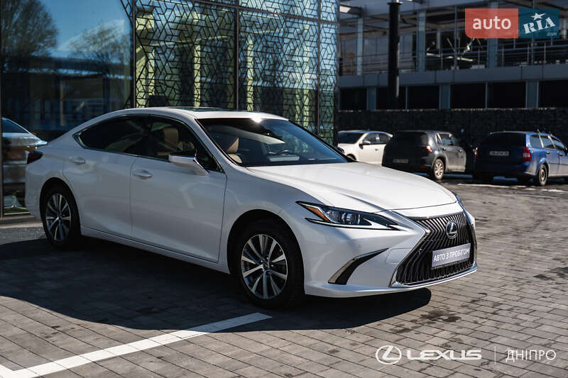 Lexus ES 2020