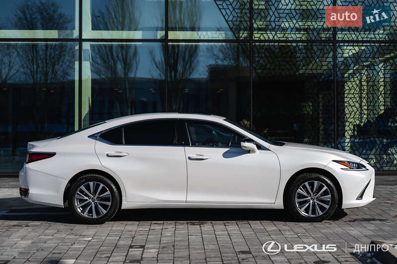 Lexus ES 2020