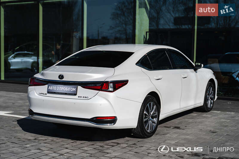 Lexus ES 2020