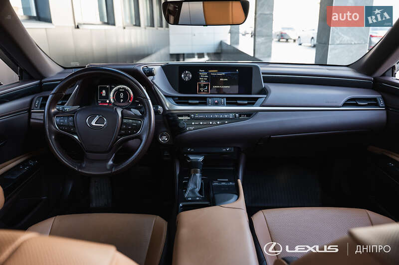 Lexus ES 2020