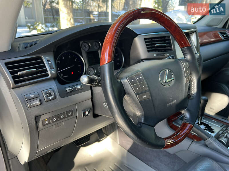 Lexus LX 2008