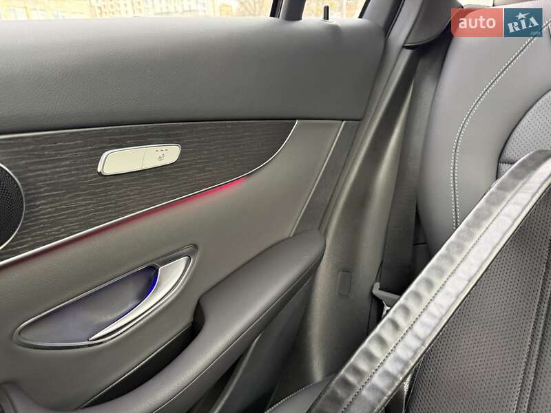 Mercedes-Benz GLC-Class 2022