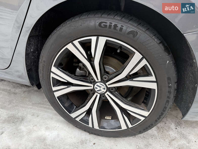 Volkswagen Passat 2021