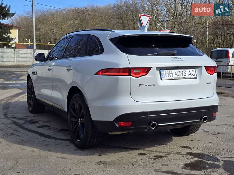 Jaguar F-Pace 2016