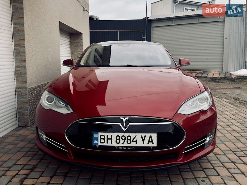 Tesla Model S 2015