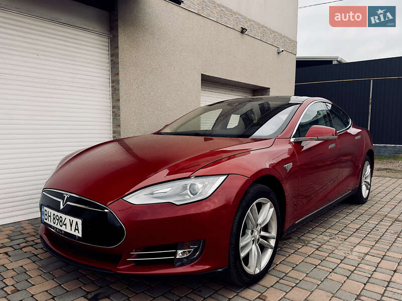 Tesla Model S 2015