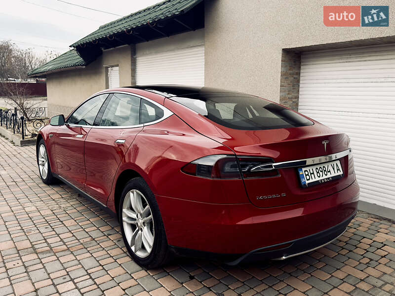 Tesla Model S 2015