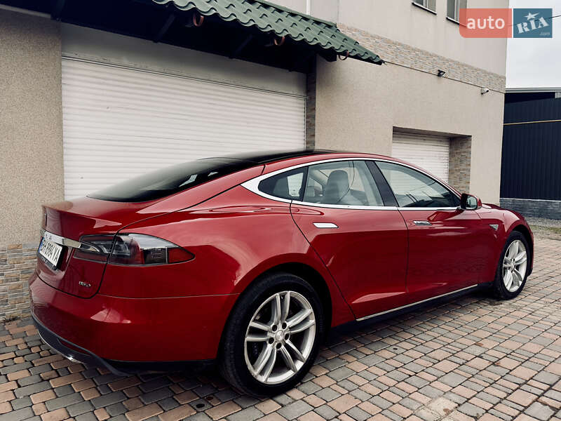 Tesla Model S 2015