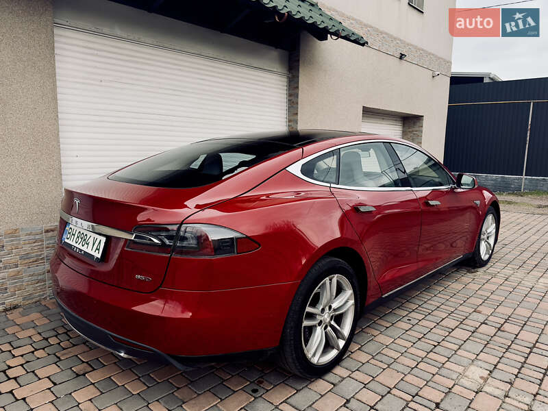 Tesla Model S 2015