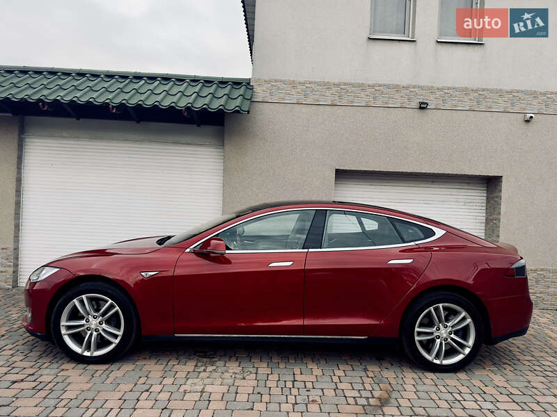 Tesla Model S 2015