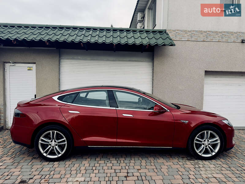 Tesla Model S 2015