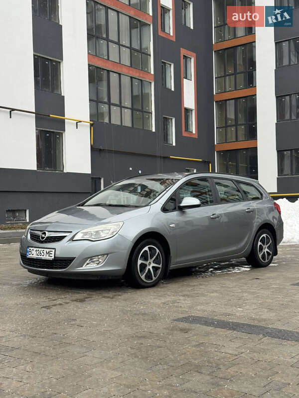 Opel Astra 2012