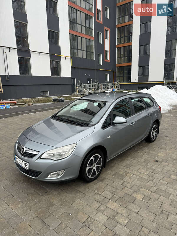 Opel Astra 2012