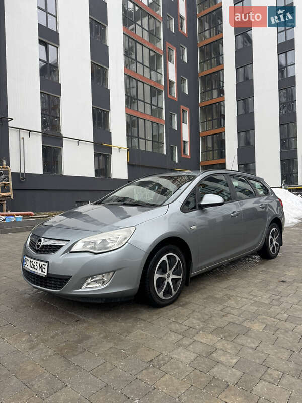 Opel Astra 2012