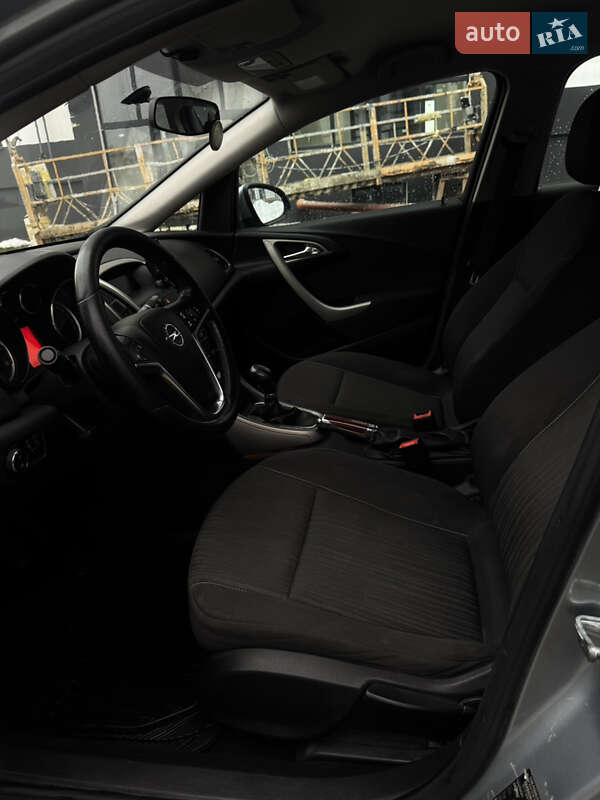 Opel Astra 2012