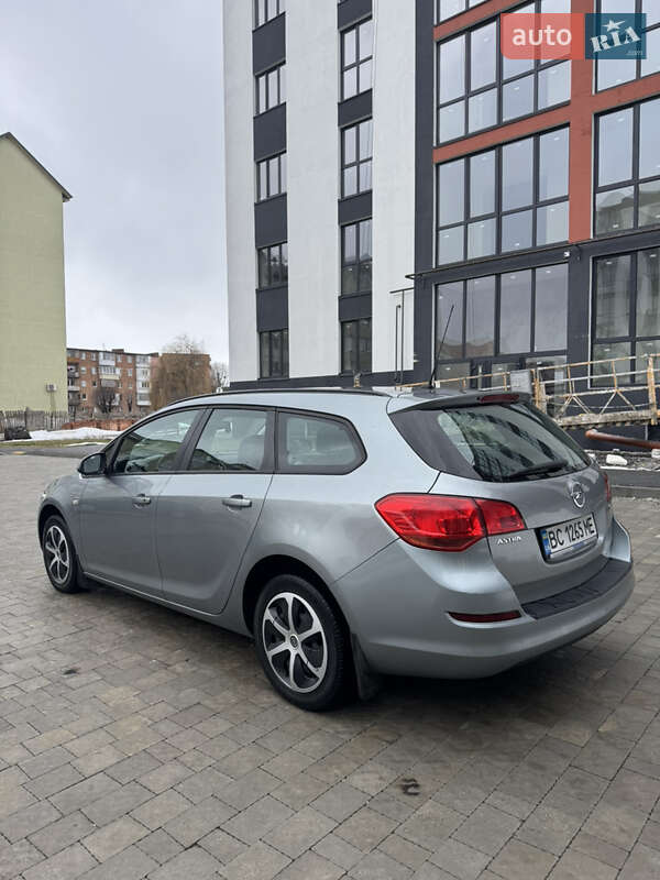 Opel Astra 2012