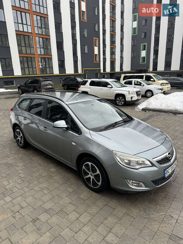 Opel Astra 2012