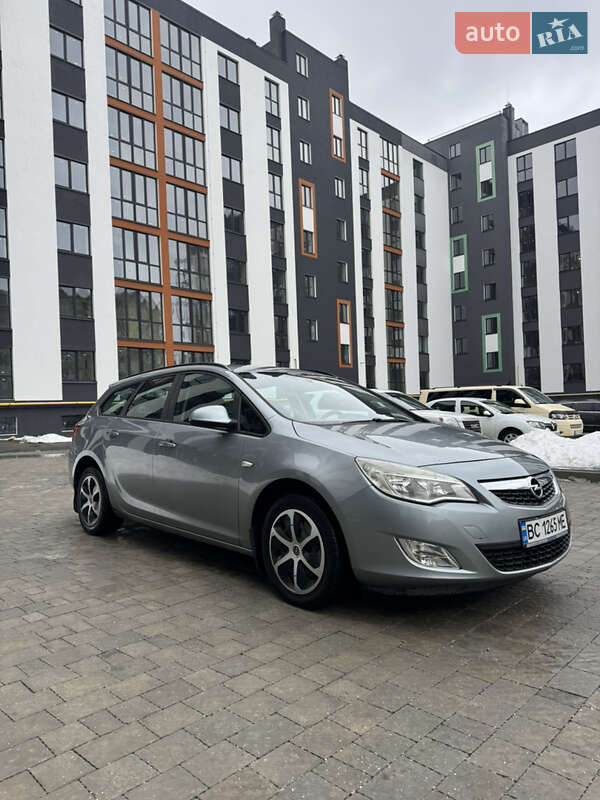 Opel Astra 2012