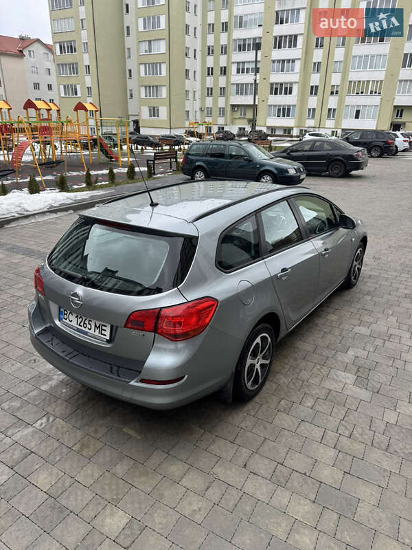 Opel Astra 2012