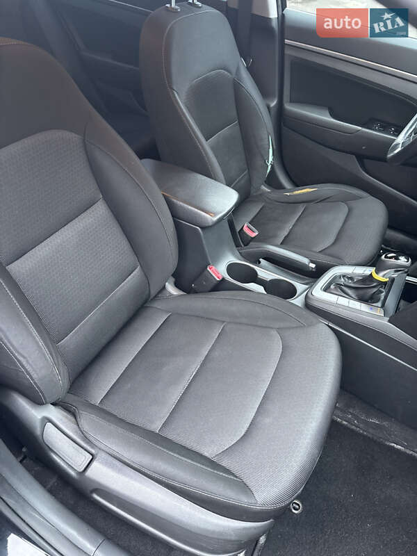 Hyundai Elantra 2017