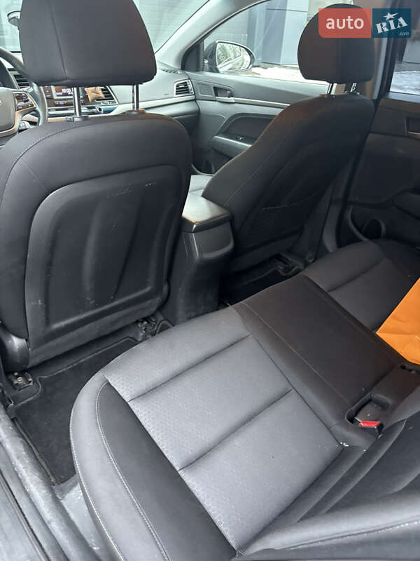 Hyundai Elantra 2017