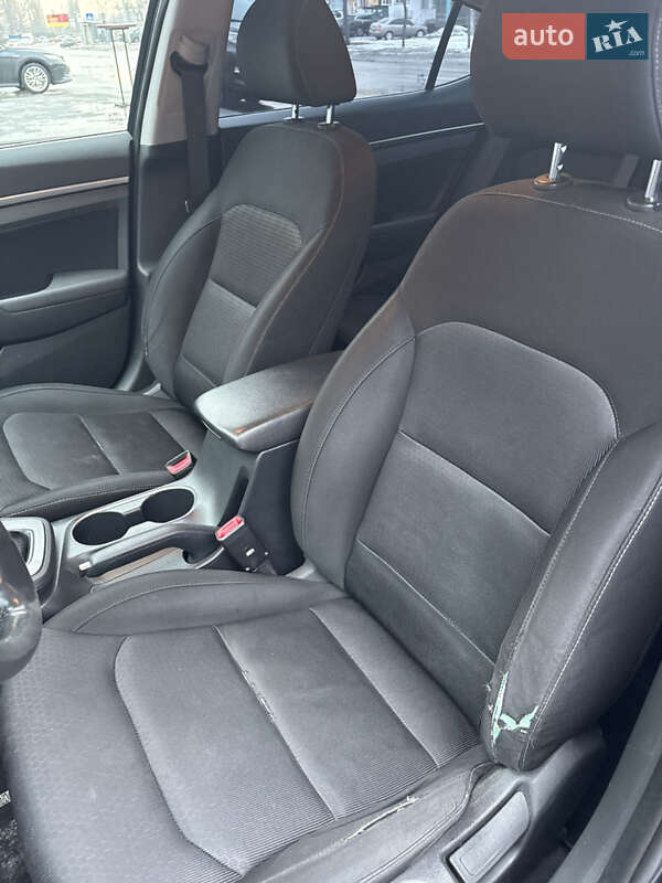 Hyundai Elantra 2017