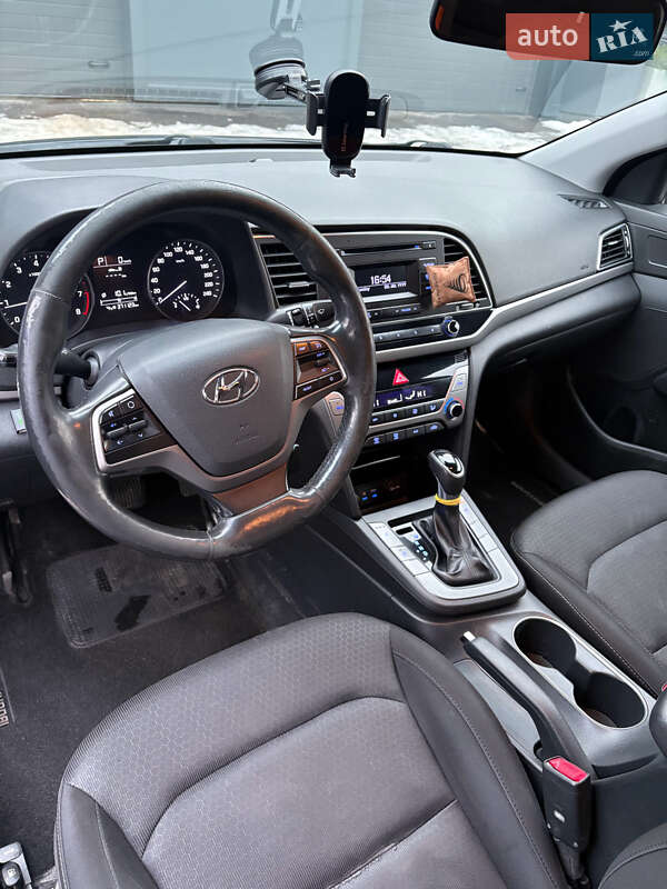 Hyundai Elantra 2017