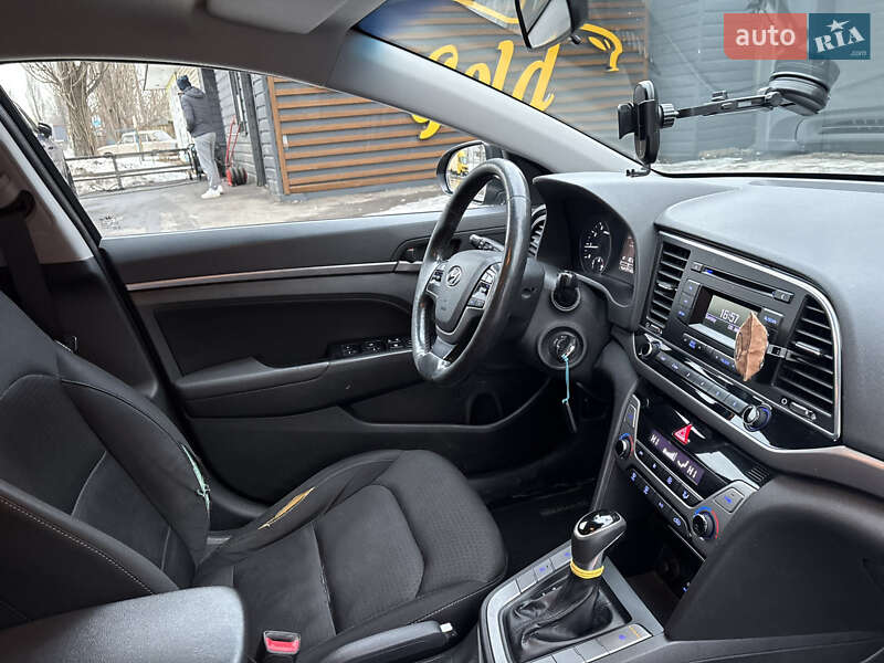 Hyundai Elantra 2017