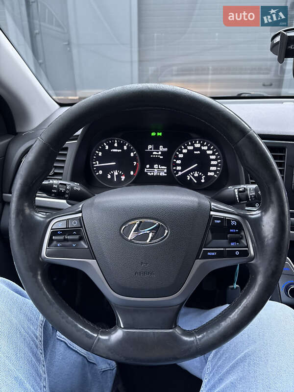 Hyundai Elantra 2017