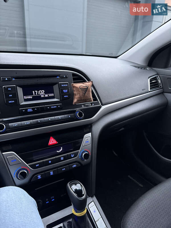 Hyundai Elantra 2017