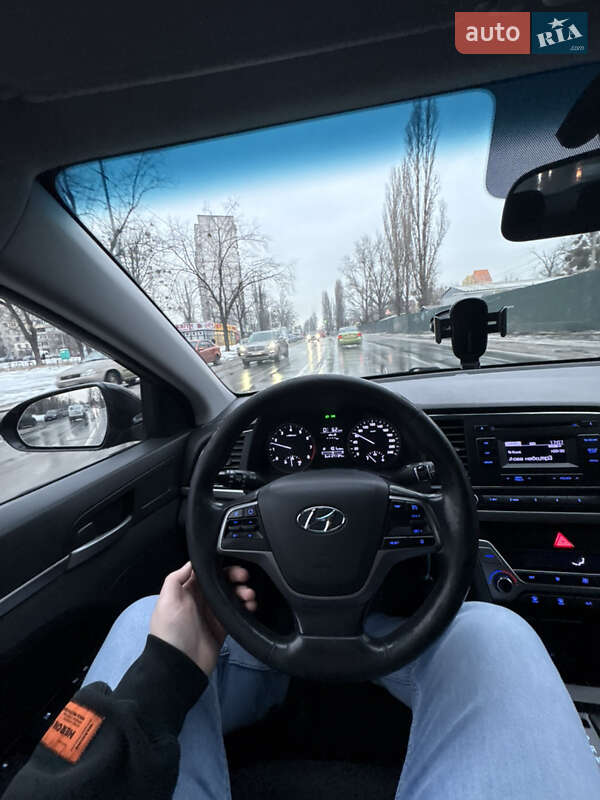 Hyundai Elantra 2017