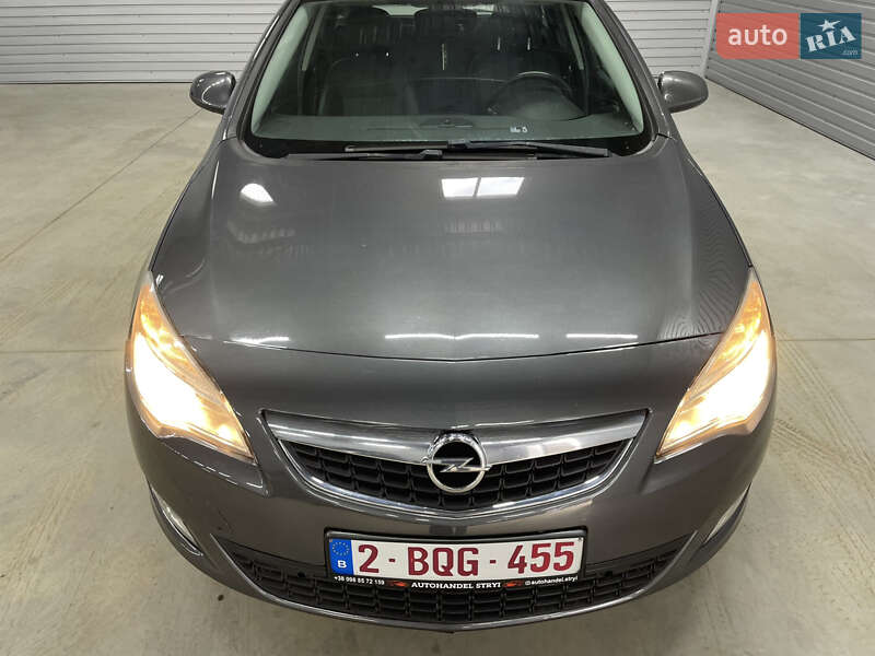 Opel Astra 2012