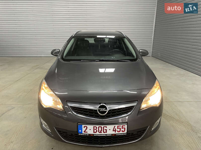 Opel Astra 2012