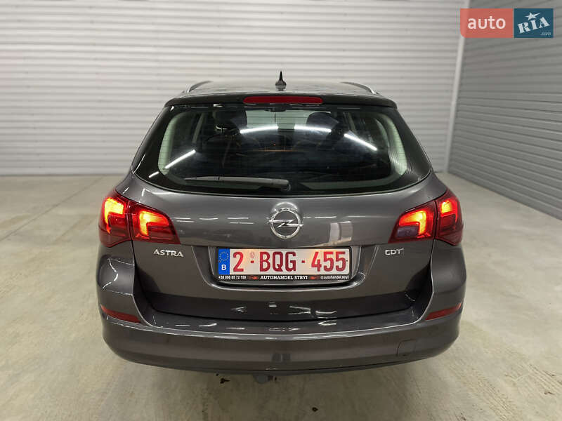 Opel Astra 2012
