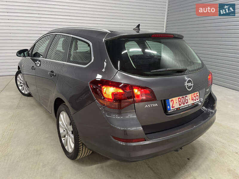 Opel Astra 2012